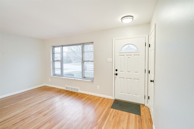 Building Photo - 10235 Jeffleigh Ln