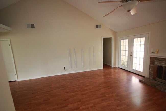 Building Photo - 21402 Park Bishop Dr