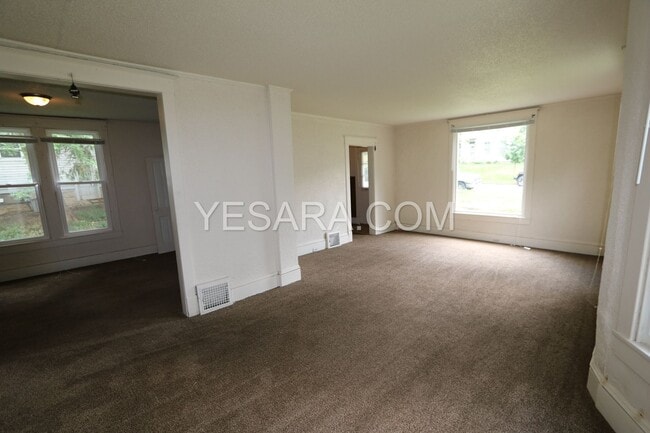 Building Photo - 2 Bedroom 2 Bath House