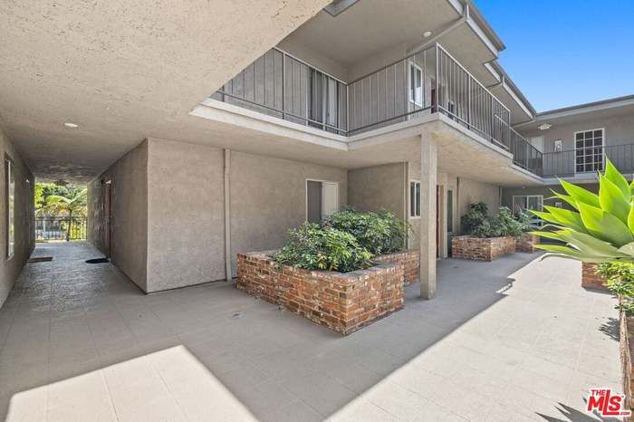 Building Photo - 1125 Pico Blvd