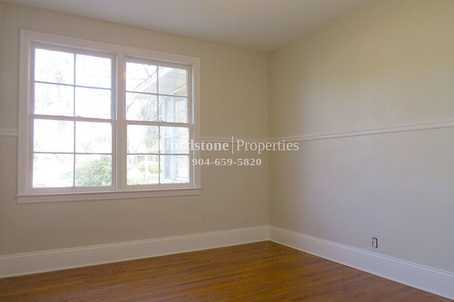 Building Photo - 4762 Colonial Ave