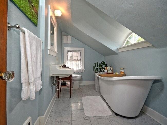 Building Photo - Seattle Home - Phinney Ridge