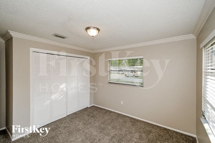 Building Photo - 207 Lily Rd