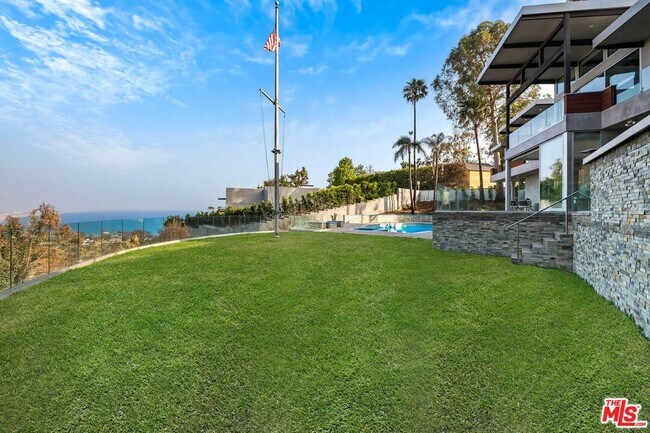 Building Photo - 770 Paseo Miramar