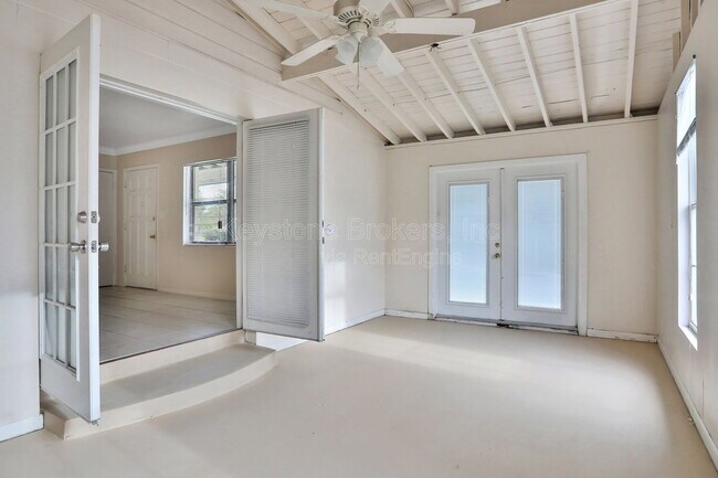 Building Photo - 2711 Aloma Ave