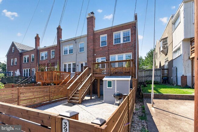Building Photo - 3909 W St NW