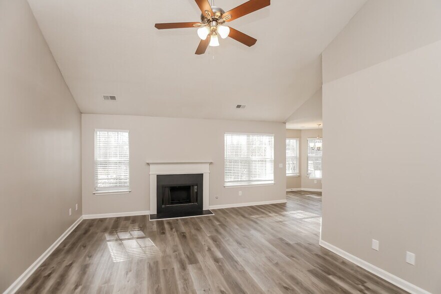 Building Photo - 5407 Sweetsprings Dr SW