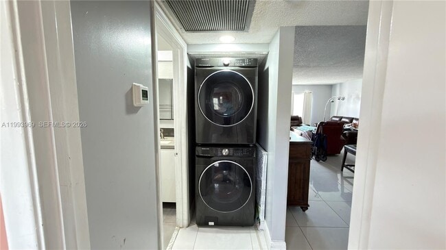 Building Photo - 12500 SW 5th Ct