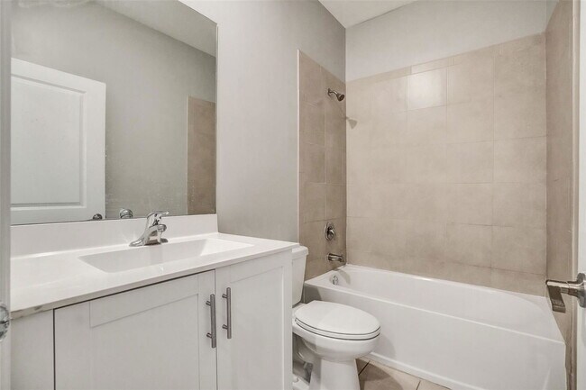 Building Photo - 389 NE 208th Terrace