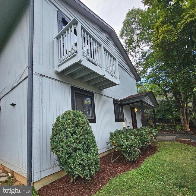Building Photo - 1108 N Rockingham St