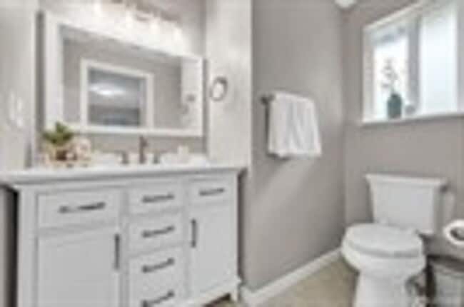Building Photo - Move-In Ready 5-Bed on a Quiet Kingsgate Cul-de-Sac