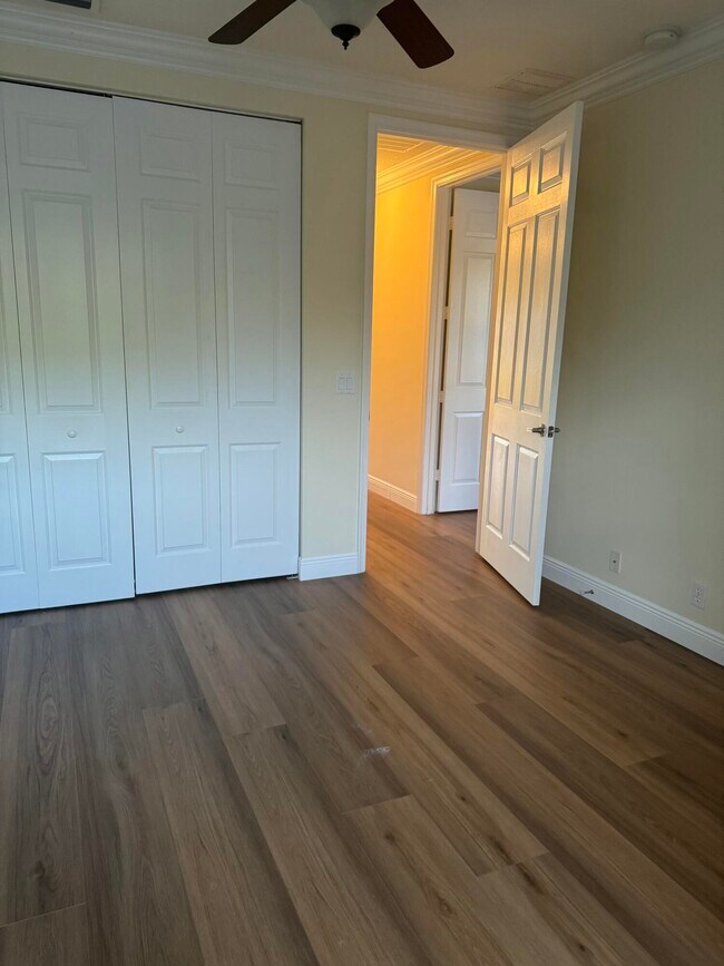 Building Photo - 168 Astor Cir