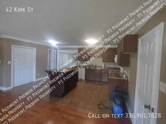 Building Photo - 42 Kirk St