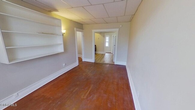 Building Photo - 566 Park Ave