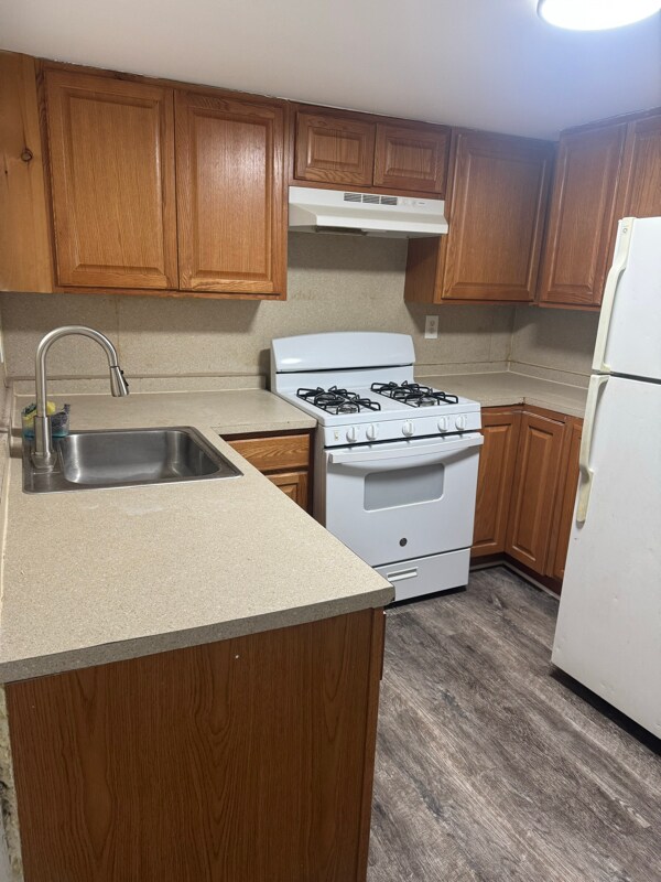 Building Photo - 905 N Spruce St