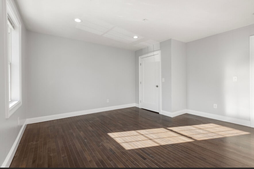 Building Photo - 222 Rock St