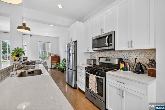Building Photo - 283 Bradley Dr