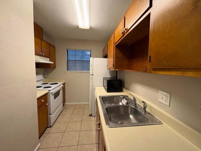 Building Photo - 211 Parkbrook Cir