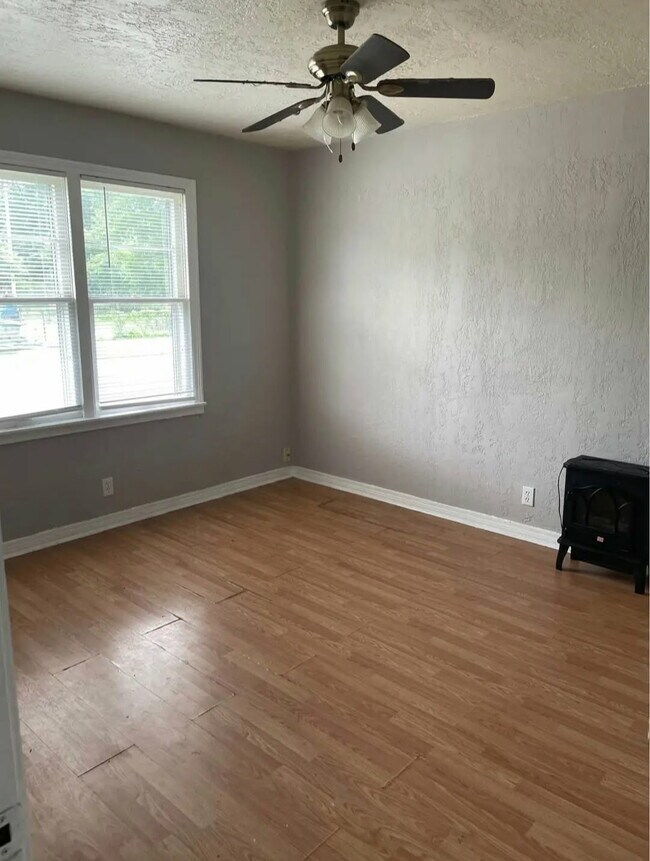 Building Photo - 401 N C St