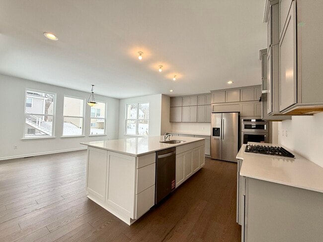 Building Photo - 6173 S Trailwoods Dr