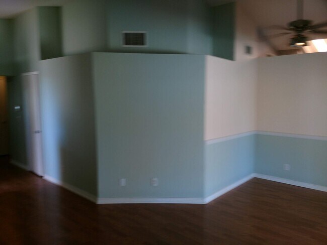 Building Photo - Henderson 4 Bedroom