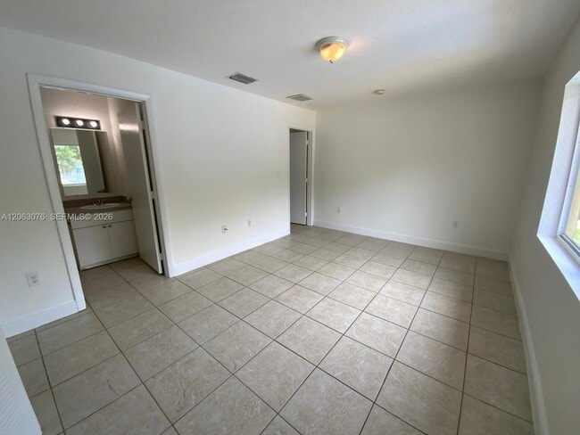 Building Photo - 3342 NW 9th Ave