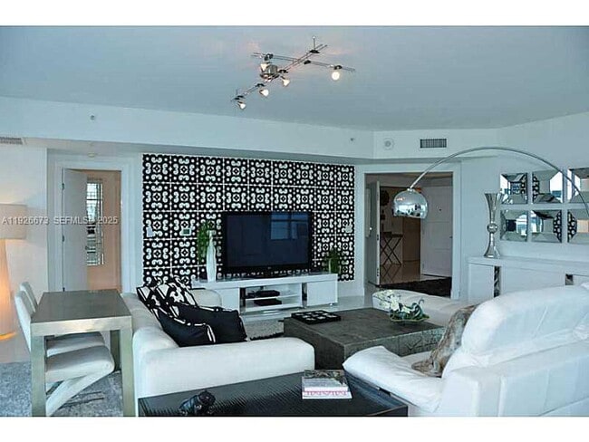 Building Photo - 3535 S Ocean Dr