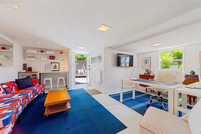 Building Photo - Beautiful Lincoln Heights Retreat W/ Chef’s Kitchen & Expansive Deck