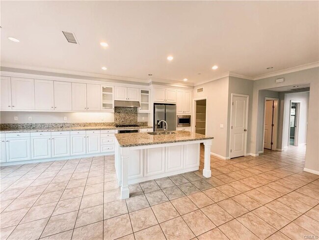 Building Photo - 87 Coleridge