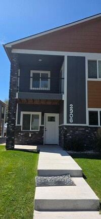 Building Photo - 2906 Cribbon Ave