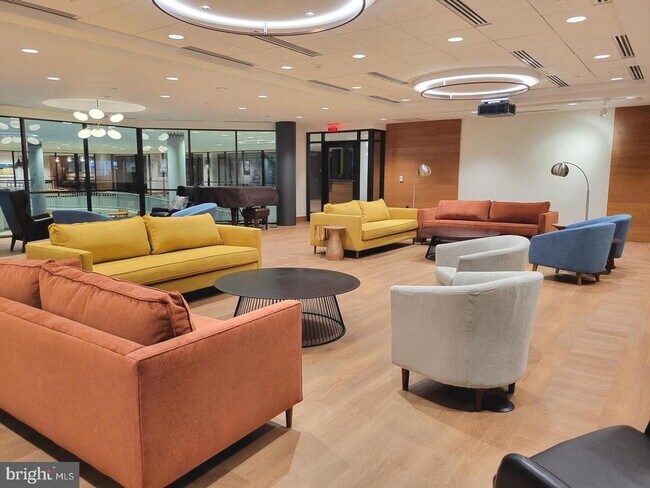 Building Photo - 5903 Mt Eagle Dr