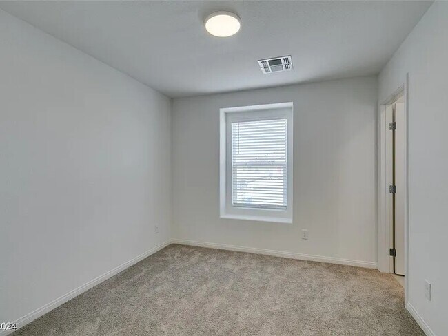 Building Photo - 6985 Solano Cyn Ave