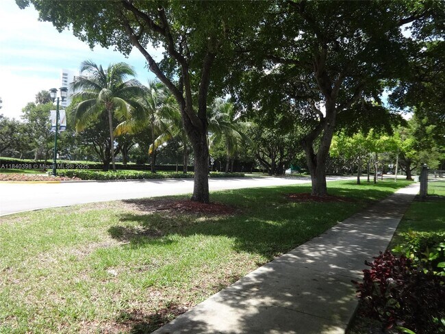 Building Photo - 3475 N Country Club Dr
