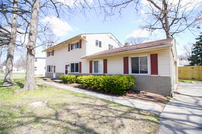 Building Photo - 3025 S Byrne Rd