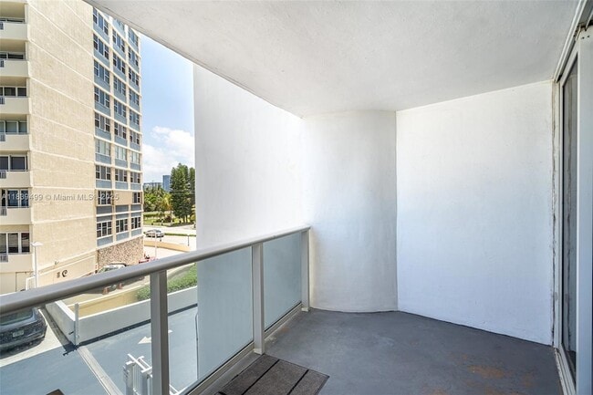 Building Photo - 3140 S Ocean Dr