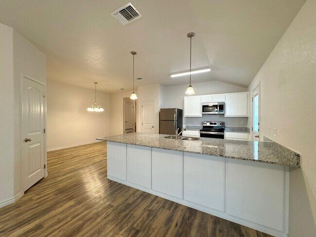 Building Photo - 205 Dolphin Dr
