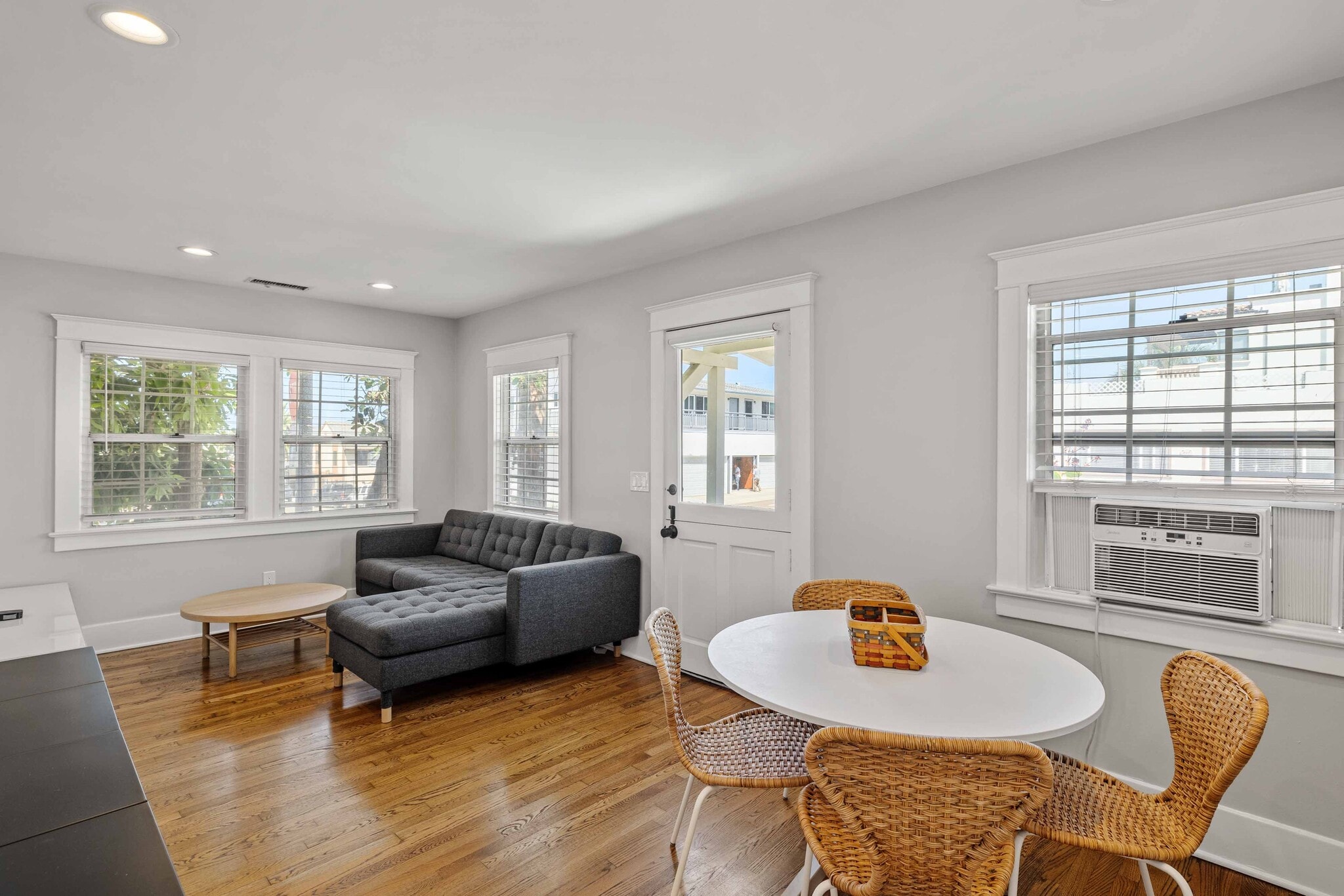 Building Photo - 208 8th St