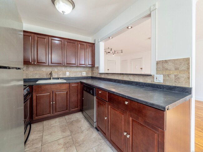 Building Photo - 11 Bedford Ave