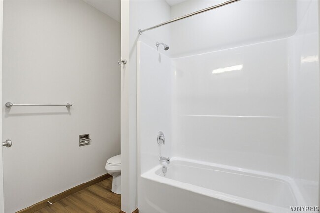 Building Photo - 1130 Orchard Park Rd