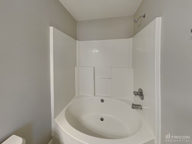 Building Photo - 4744 Abercromby St