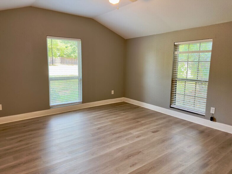 Building Photo - 1716 W Mayfield Rd