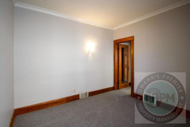 Building Photo - Spacious 4bd/2Ba Home