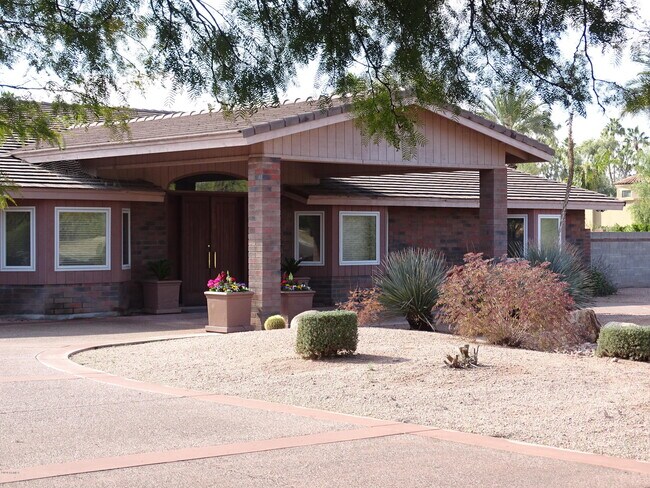 Primary Photo - 8423 E Thunderbird Rd