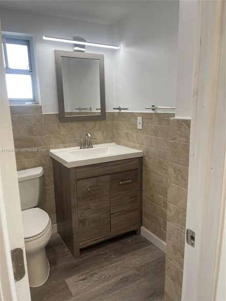 Building Photo - 400 Kings Point Dr