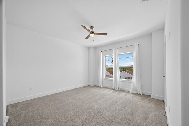Building Photo - 1806 Schweikhardt St