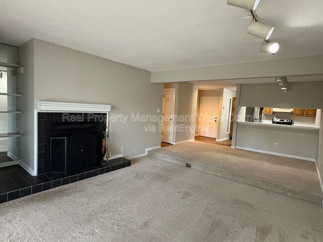 Building Photo - 700 Bishops Park Dr