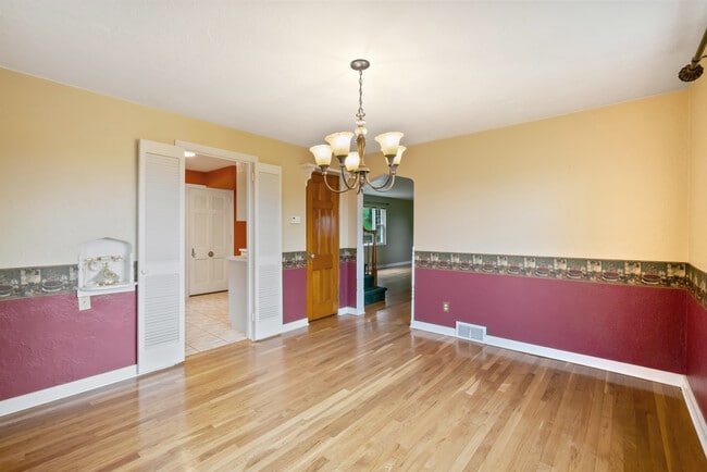 Building Photo - 840 Neely Heights Ave