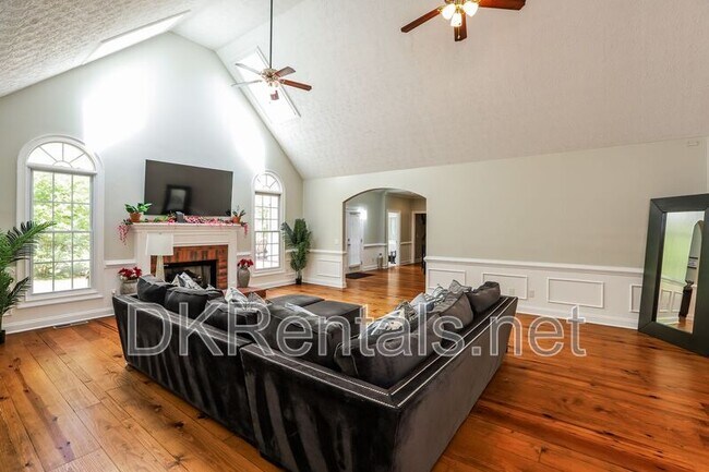 Building Photo - 4775 Jones Rd
