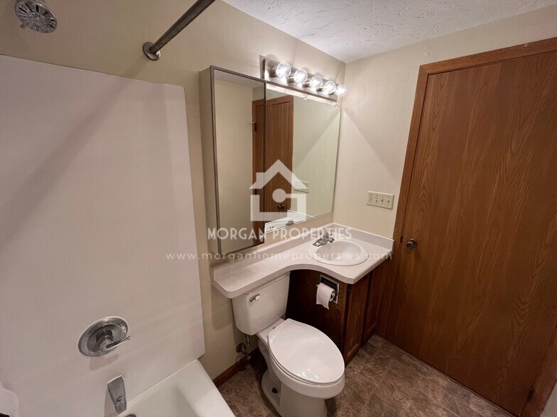 Building Photo - 320 Adams St