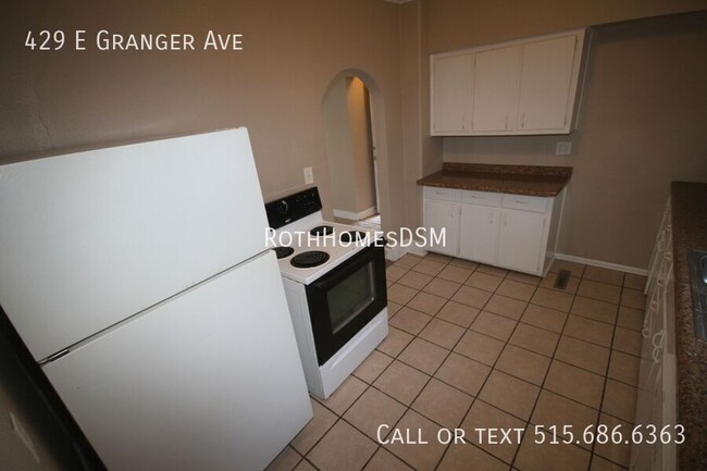 Building Photo - 3 Bedroom 2 Bath 2 Car Garage Large 1 1/2 ...